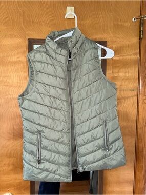 Big Chill Quilted Packable Vest in Light Olive